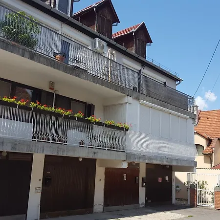 Hortenzia Apartment *